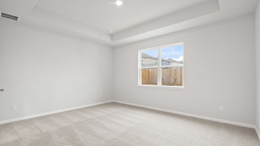 Spacious, unfurnished interior of a new home in Hunters Ranch, San Antonio (Image 15).