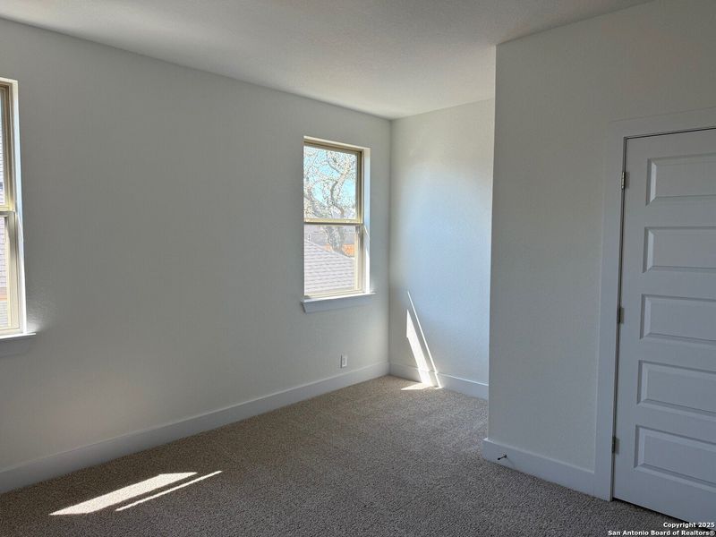Spacious, unfurnished interior of a new home in Mesa Western, Cibolo (Image 20).