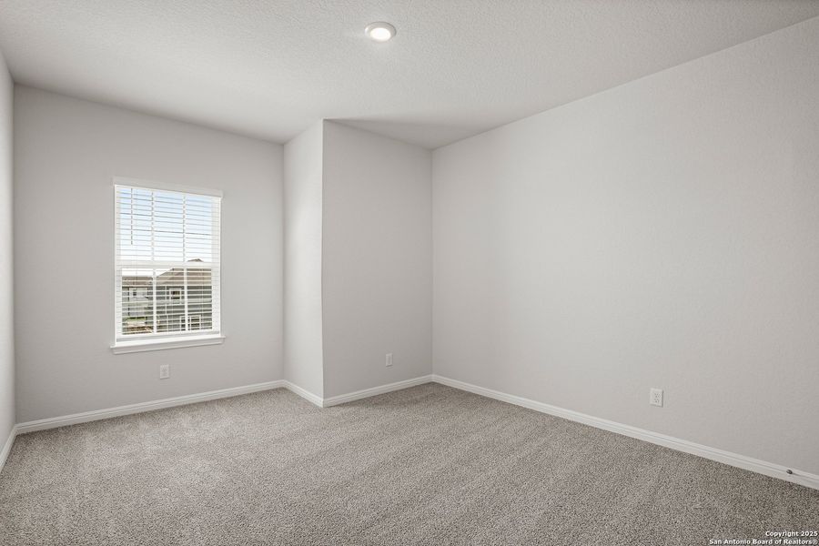 Spacious, unfurnished interior of a new home in Melissa Ranch, San Antonio (Image 7).