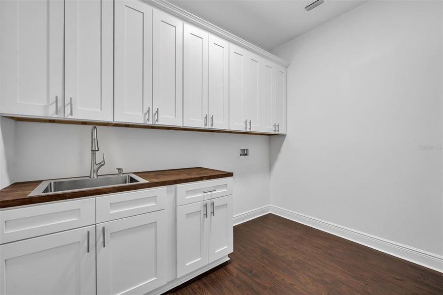 Furnished interior view inside a new home in , Apopka (Image 9).