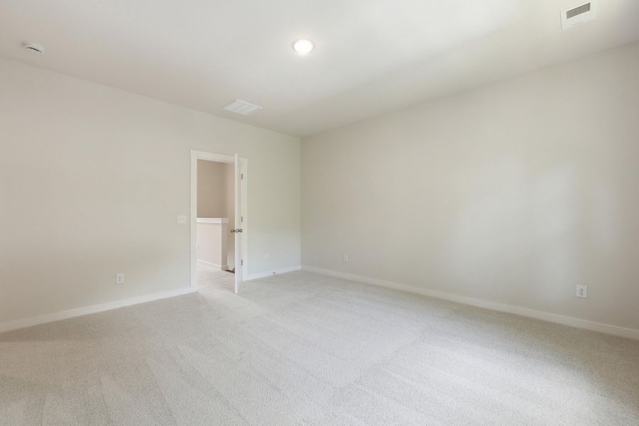 Spacious, unfurnished interior of a new home in Rhetts Cove, Johns Island (Image 20).