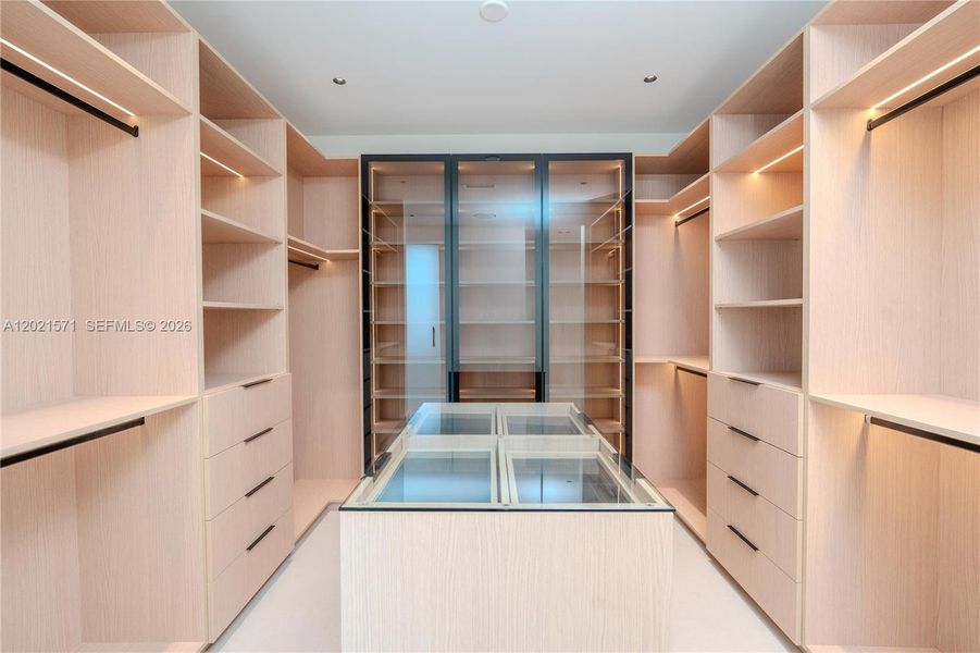 Furnished interior view inside a new home in , Fort Lauderdale (Image 9).