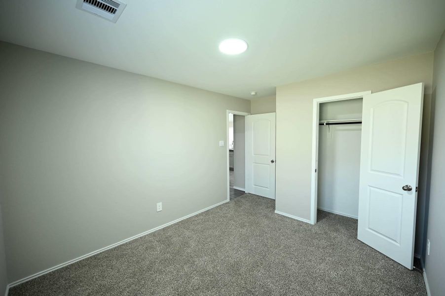 Spacious, unfurnished interior of a new home in Breckenridge Forest, Spring (Image 10).