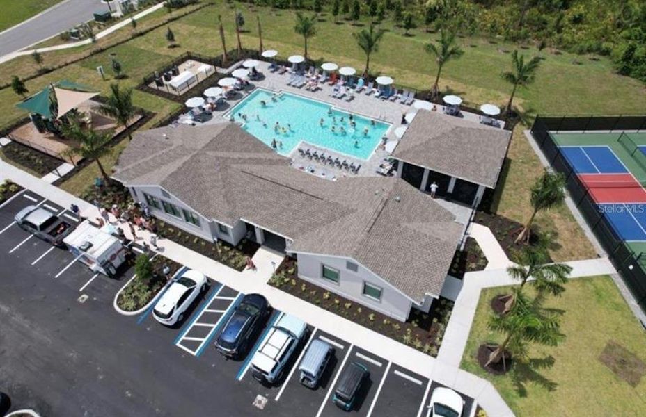 Community amenities in , Englewood (Image 25).