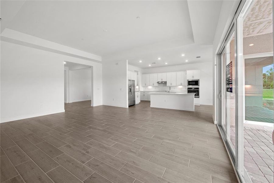 Spacious, unfurnished interior of a new home in Calusa Country Club, Lakewood Ranch (Image 14).