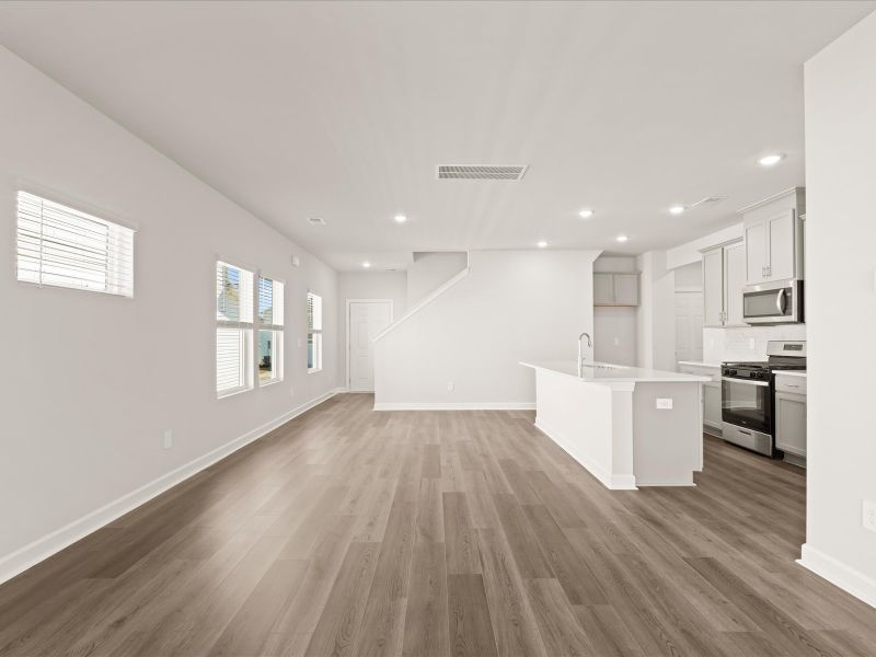 Spacious, unfurnished interior of a new home in Creek Ridge - Heritage Collection, Spartanburg (Image 5).