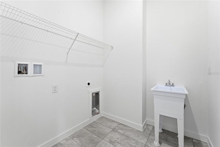 Spacious, unfurnished interior of a new home in , Ocala (Image 31).
