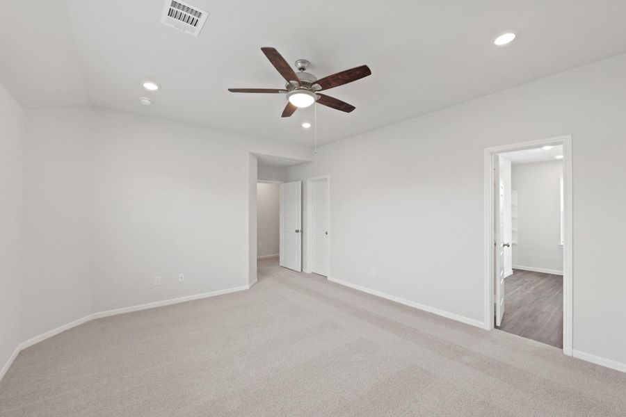 Spacious, unfurnished interior of a new home in Bammel Oaks, Houston (Image 17). Spacious, unfurnished interior of a new home in Bammel Oaks, Houston (Image 17).