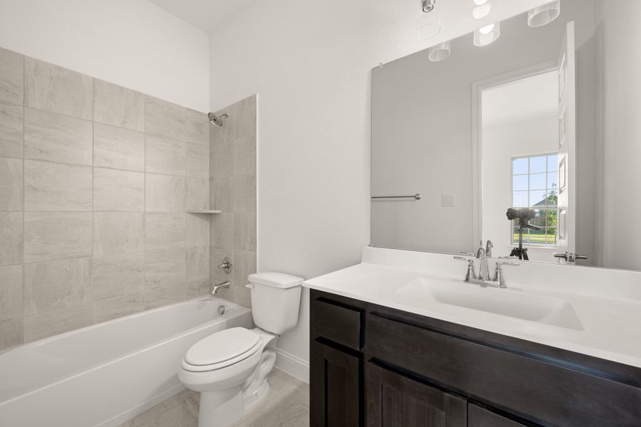 Furnished interior view inside a new home in Sheppard's Place, Waxahachie (Image 13).