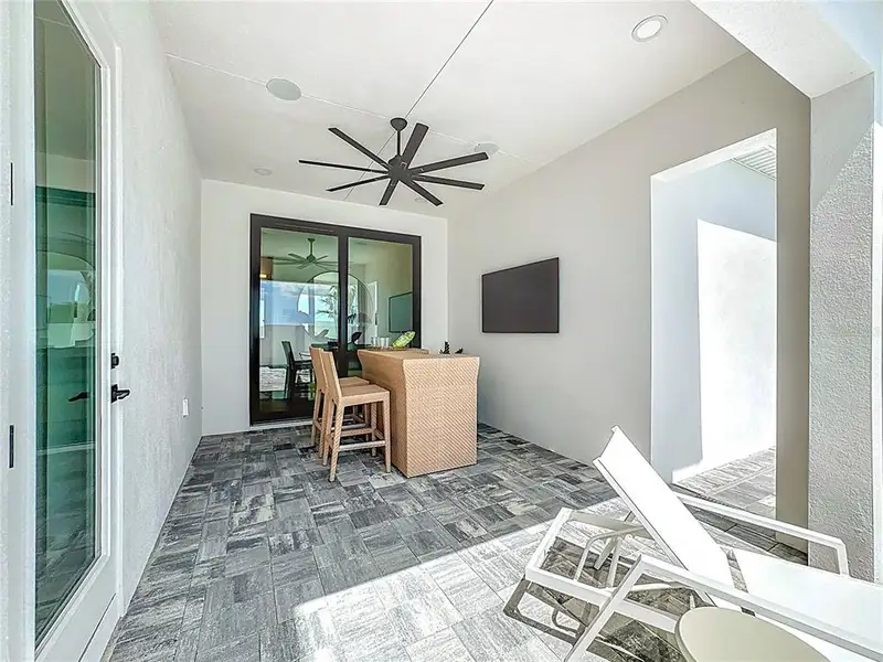Exterior details and patio area of a home in , Bradenton (Image 4).