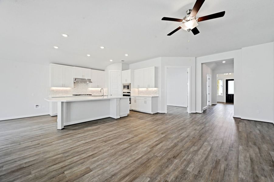 Spacious, unfurnished interior of a new home in Anthem, Kyle (Image 20).