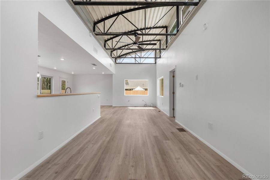 Spacious, unfurnished interior of a new home in , Aurora (Image 8).