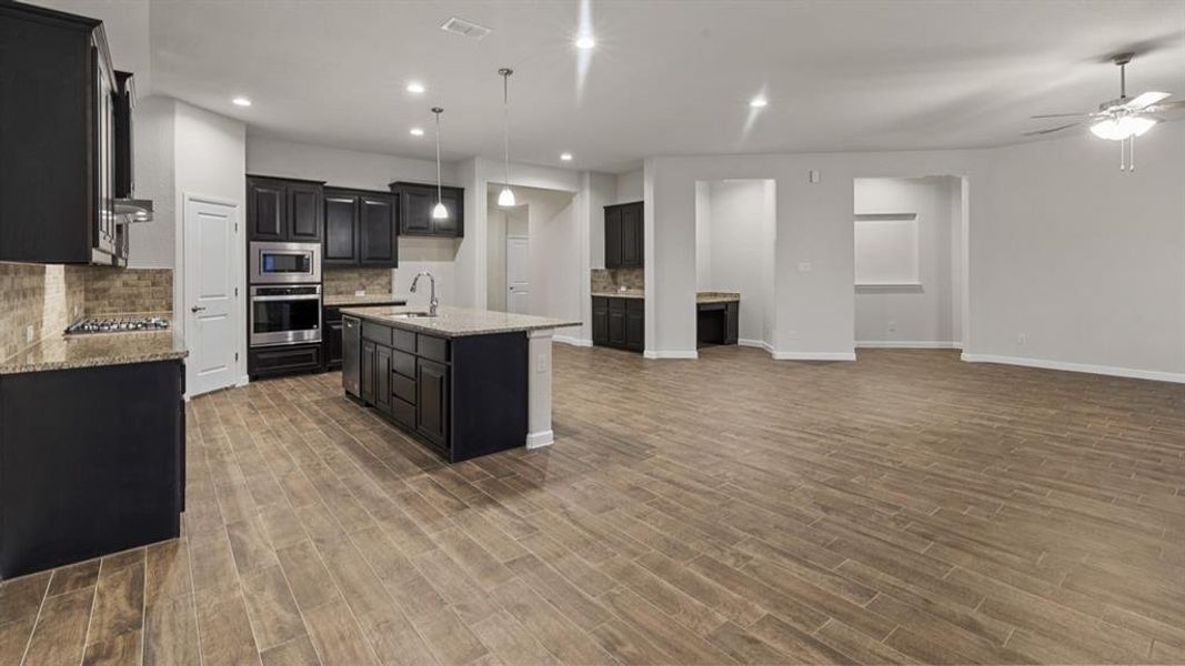Furnished interior view inside a new home in Lakeview Pointe, Grand Prairie (Image 8).