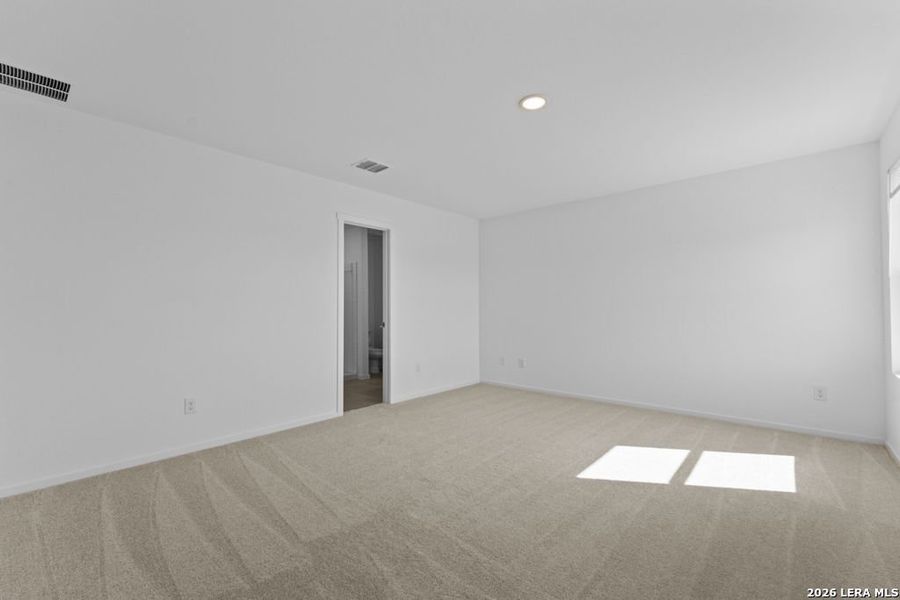 Spacious, unfurnished interior of a new home in Friendship Oaks, Fredericksburg (Image 24).