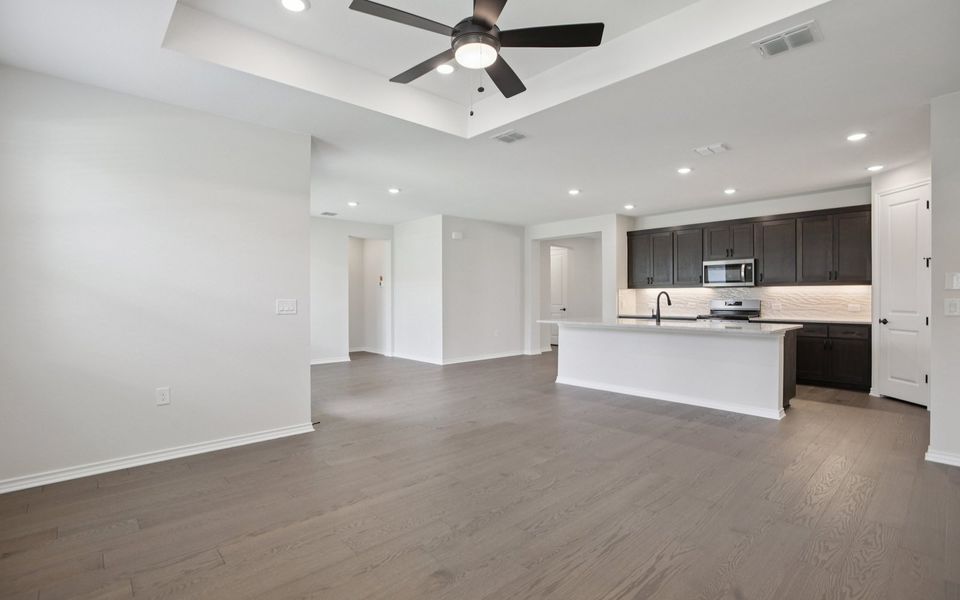 Spacious, unfurnished interior of a new home in Kissing Tree, San Marcos (Image 13).