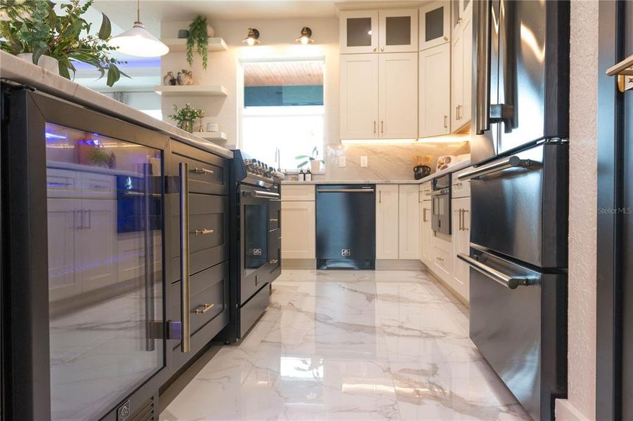 Furnished interior view inside a new home in , Dunnellon (Image 19).