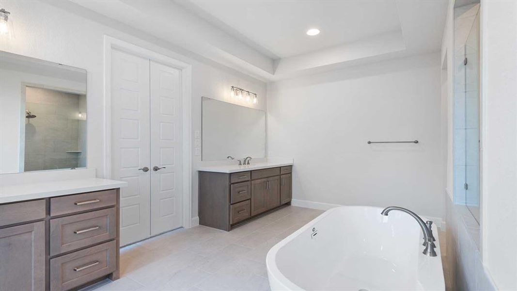 Furnished interior view inside a new home in Myrtle Creek 71', Waxahachie (Image 10). Furnished interior view inside a new home in Myrtle Creek 71', Waxahachie (Image 10).