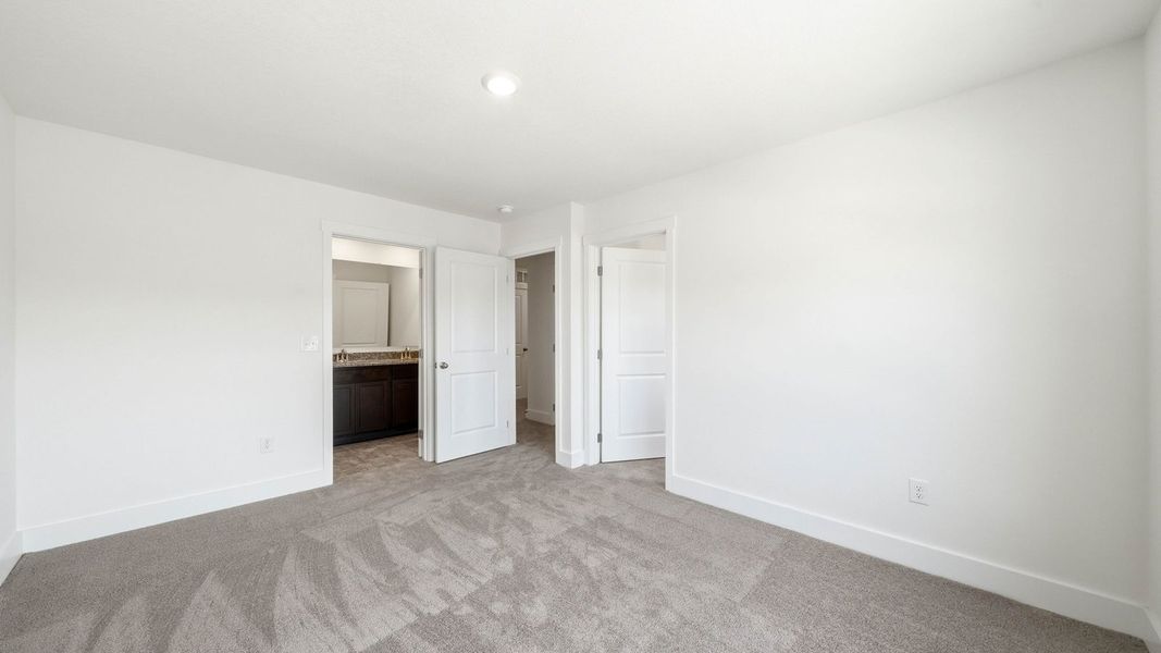 Spacious, unfurnished interior of a new home in Cherokee Crossing, Kodak (Image 20).