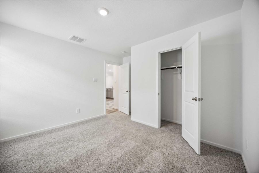 Spacious, unfurnished interior of a new home in , Houston (Image 17).