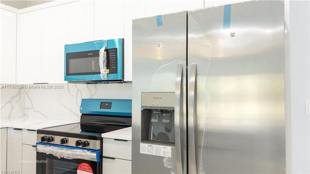 Furnished interior view inside a new home in , Lehigh Acres (Image 2).