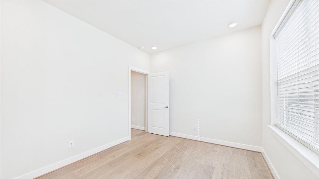 Spacious, unfurnished interior of a new home in White Oak Station, Houston (Image 21). Spacious, unfurnished interior of a new home in White Oak Station, Houston (Image 21).