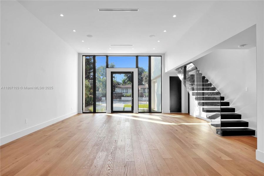 Spacious, unfurnished interior of a new home in , Miami (Image 29).