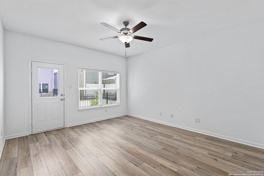 Spacious, unfurnished interior of a new home in Luckey Ranch, San Antonio (Image 8).