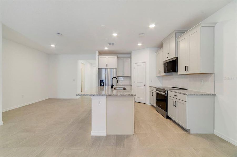 Image 25 of a home in Aulin Square. Image 25 of a home in Aulin Square.