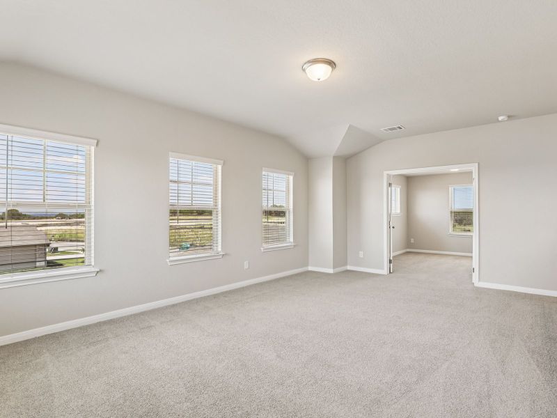 Spacious, unfurnished interior of a new home in Arcadia Ridge - Premier Series, San Antonio (Image 23).