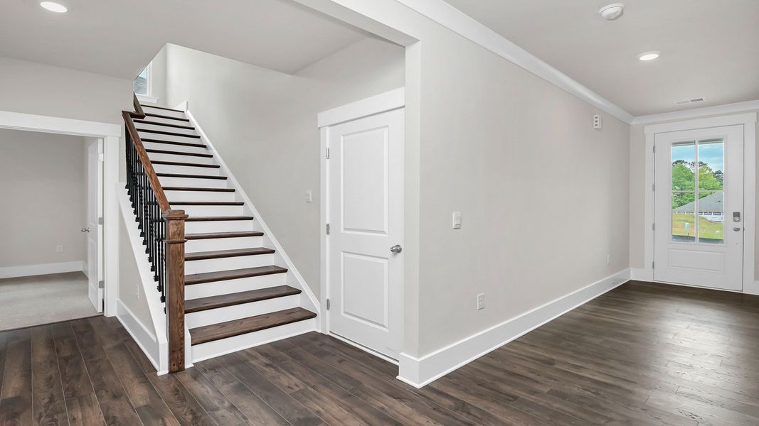 Spacious, unfurnished interior of a new home in Sease's Pond, Gilbert (Image 22).