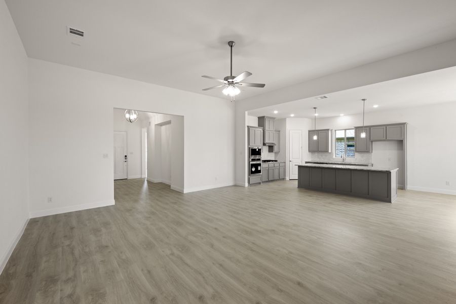 Spacious, unfurnished interior of a new home in Sheppard's Place, Waxahachie (Image 19). Spacious, unfurnished interior of a new home in Sheppard's Place, Waxahachie (Image 19).