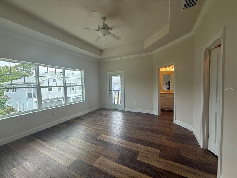 Spacious, unfurnished interior of a new home in , Tampa (Image 23).