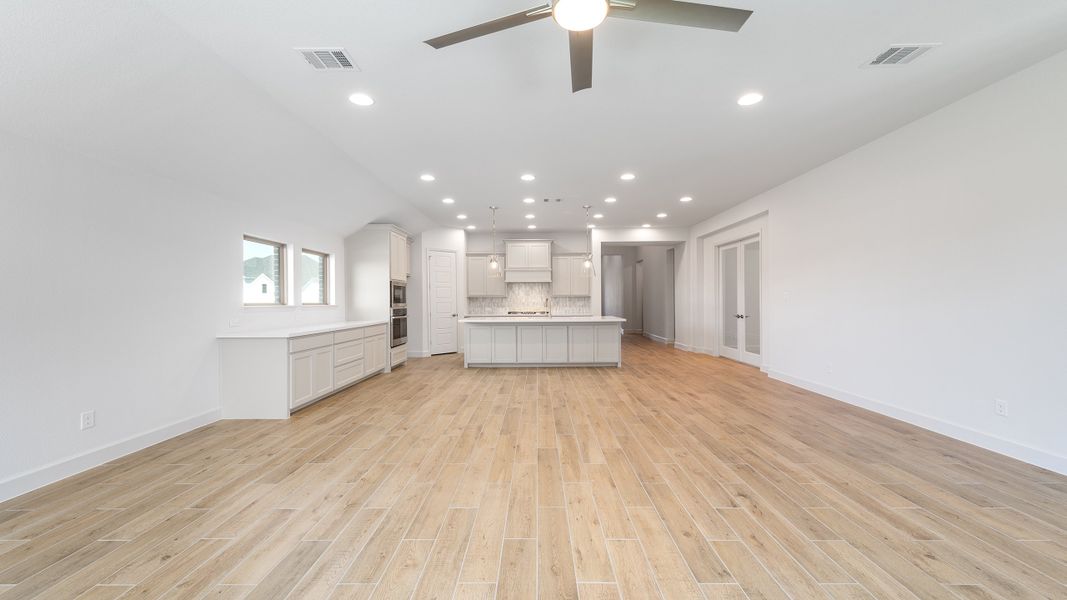 Spacious, unfurnished interior of a new home in Hillstead 50', Lavon (Image 20).