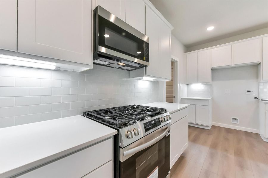 Furnished interior view inside a new home in River Ranch Meadows, Dayton (Image 10).