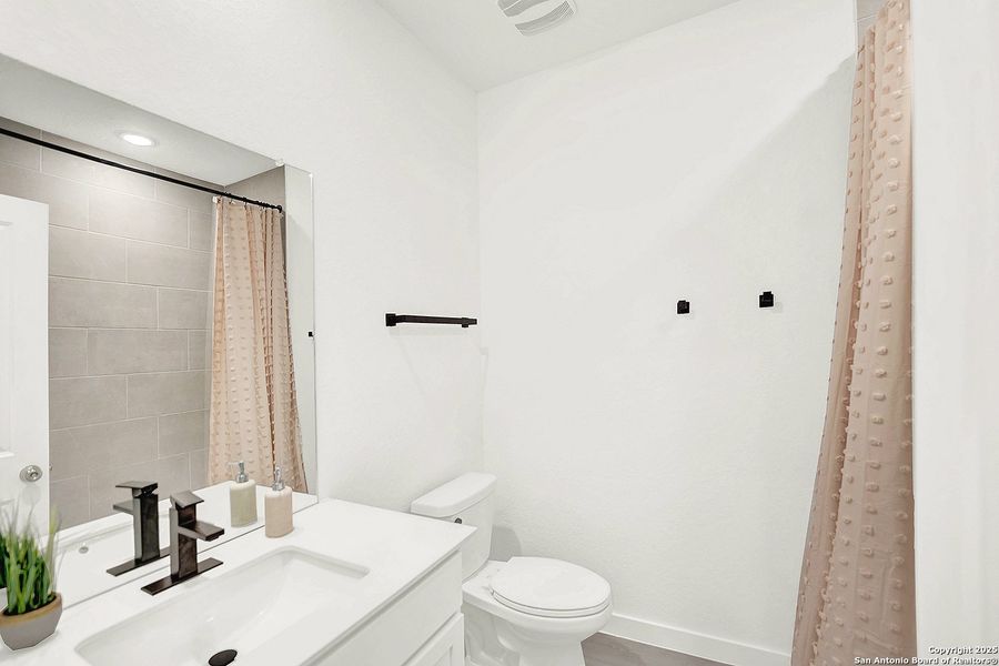 Furnished interior in a model home at Grace Valley: Coastline Collection in Cibolo (Image 21).