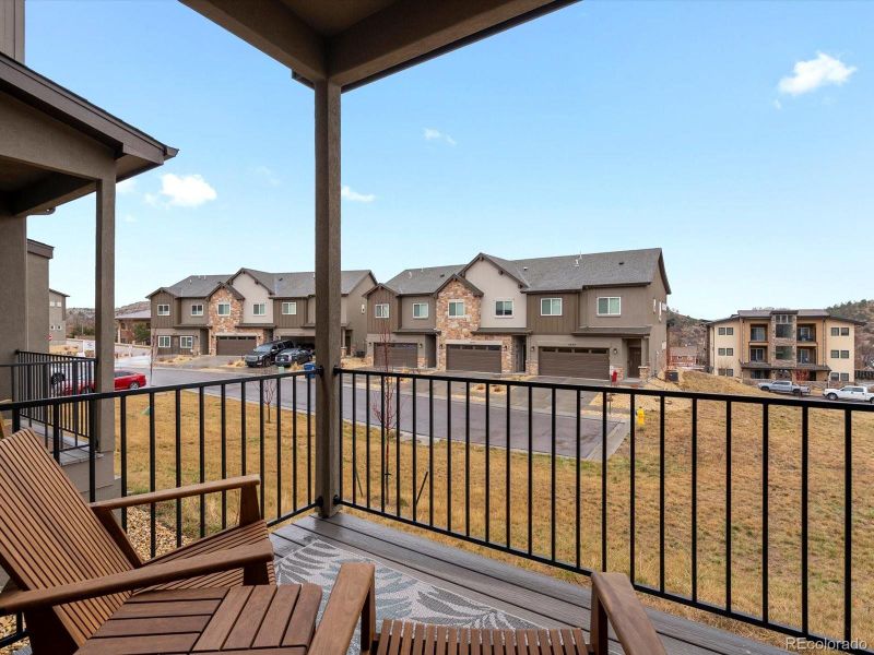 Deer bed down right below this balcony so you are immersed in nature Deer bed down right below this balcony so you are immersed in nature