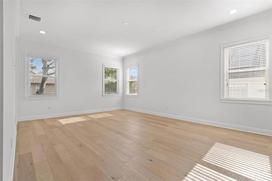 Spacious, unfurnished interior of a new home in , Tampa (Image 19).