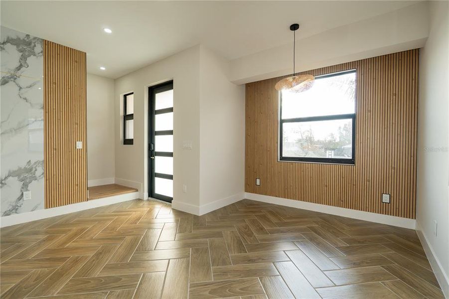 Spacious, unfurnished interior of a new home in , Tampa (Image 36).