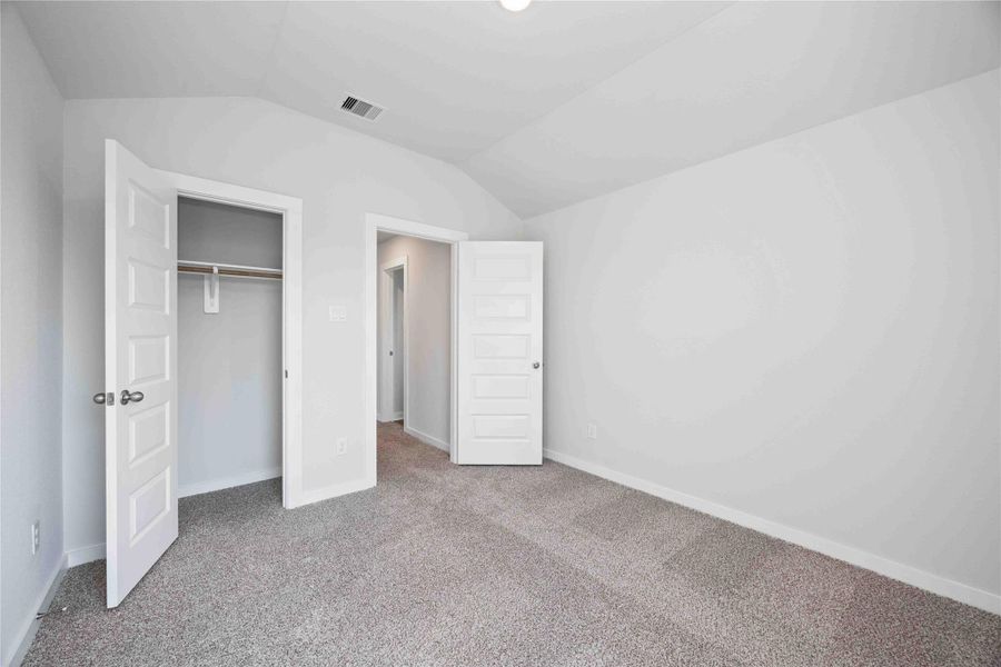 Spacious, unfurnished interior of a new home in Sandrock Station, Houston (Image 21).