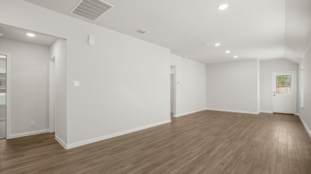 Spacious, unfurnished interior of a new home in Timber Creek, San Antonio (Image 7). Spacious, unfurnished interior of a new home in Timber Creek, San Antonio (Image 7).