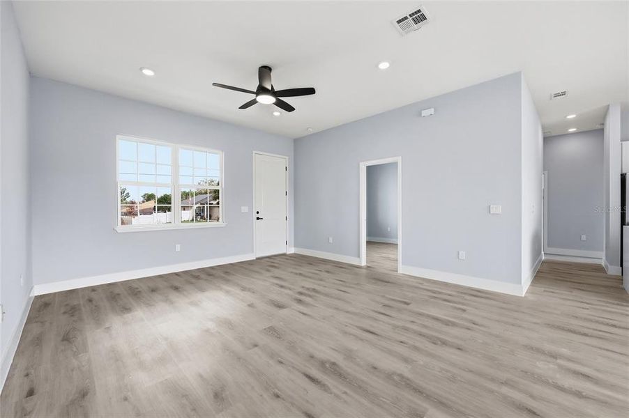 Spacious, unfurnished interior of a new home in , Ocala (Image 18).