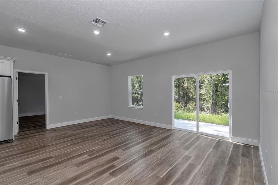 Spacious, unfurnished interior of a new home in , Dunnellon (Image 20).