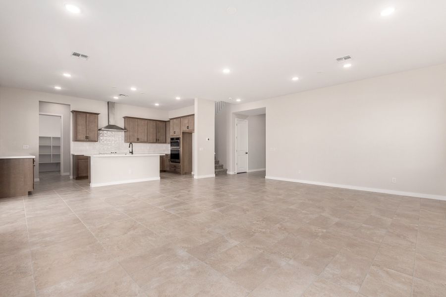 Spacious, unfurnished interior of a new home in Wildera, San Tan Valley (Image 9).