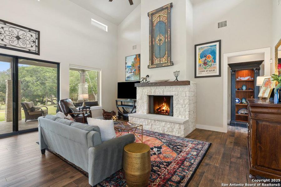 Furnished interior view inside a new home in , Blanco (Image 21).