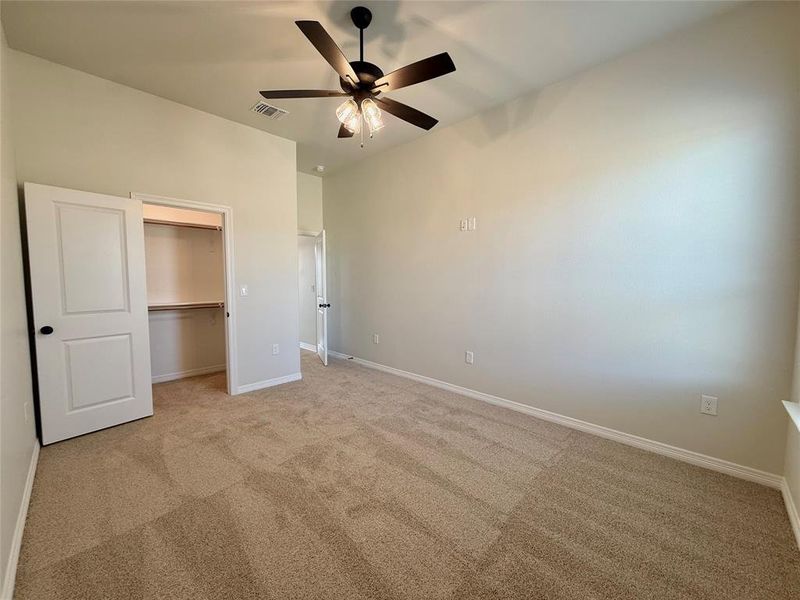 Spacious, unfurnished interior of a new home in , Lorena (Image 23).