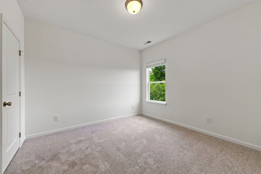 Spacious, unfurnished interior of a new home in The Oaks, Clarksville (Image 27).