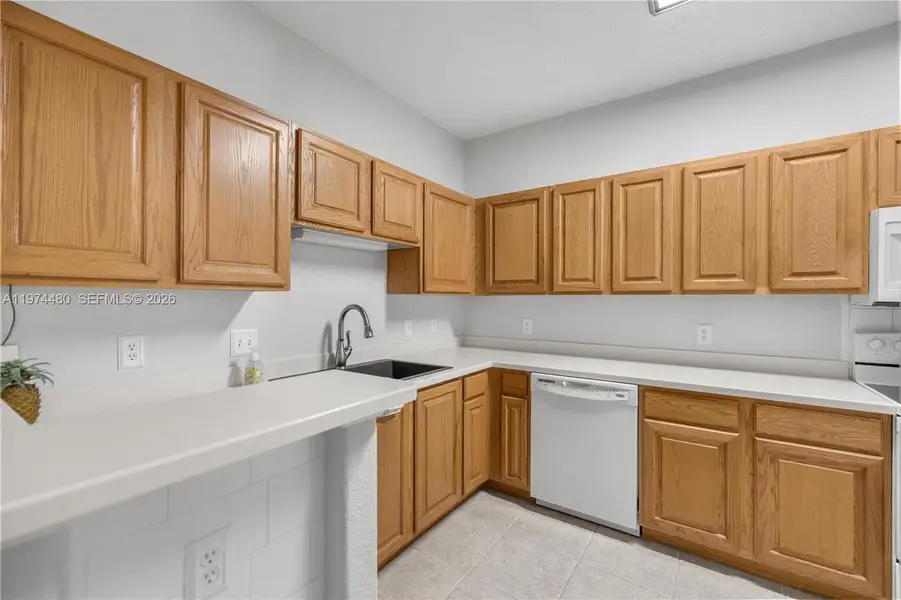 Furnished interior view inside a new home in , Ocala (Image 6).