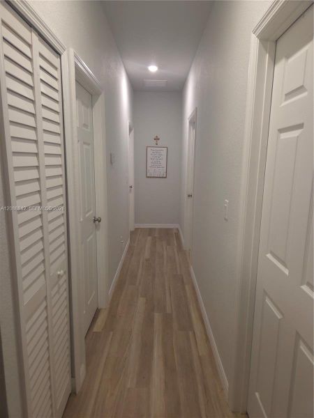 Spacious, unfurnished interior of a new home in , Sebring (Image 26).