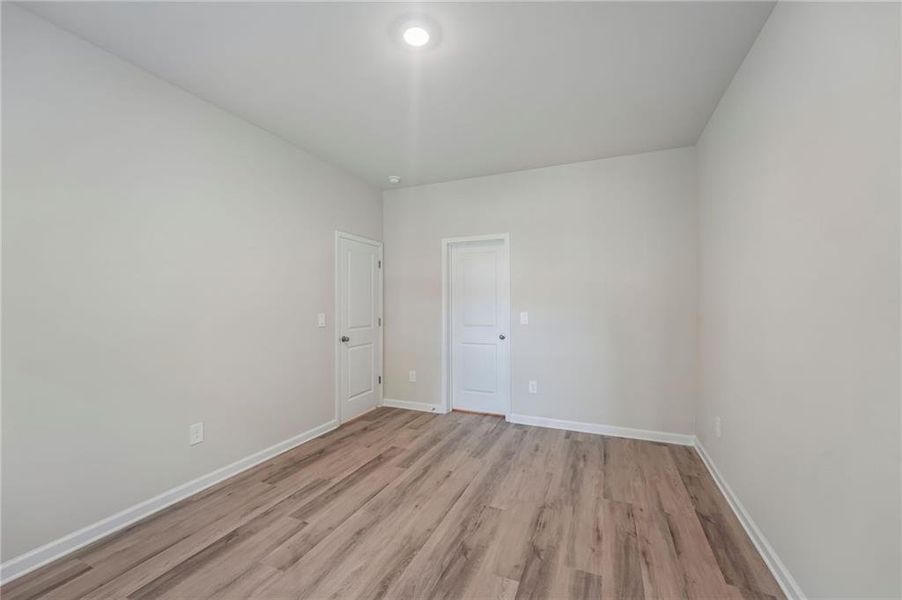 Spacious, unfurnished interior of a new home in Ivey Township, Dallas (Image 45).