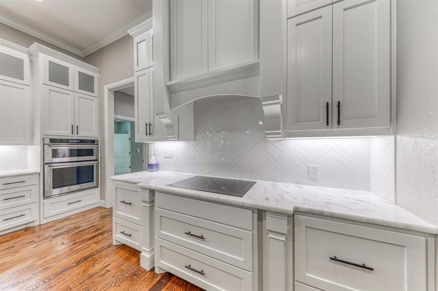 Furnished interior view inside a new home in , Weatherford (Image 19).